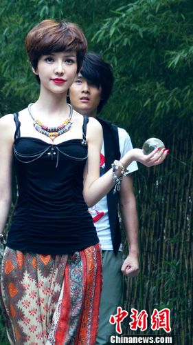 Ů�ǰ�μ��ݿ׶���΢��Ӱ�������γ��ڣ���ͼ��