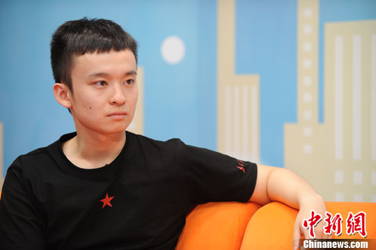 ���ӽ�ƾ���ഺ�ɡ���Ӱ�۸����͡��佾���ꡱ����