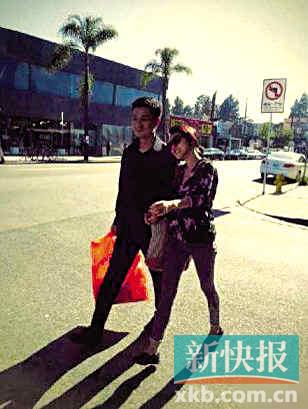 小S一家美国游玩调侃与丈夫散步照“好假”(图)