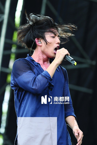 传林宥嘉邓紫棋游欧洲分床睡男方笑称“那不是我”