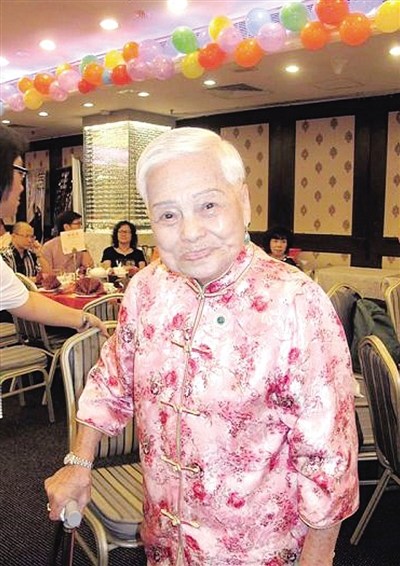 92岁周润发母亲身体健康称每天都会游泳(图)