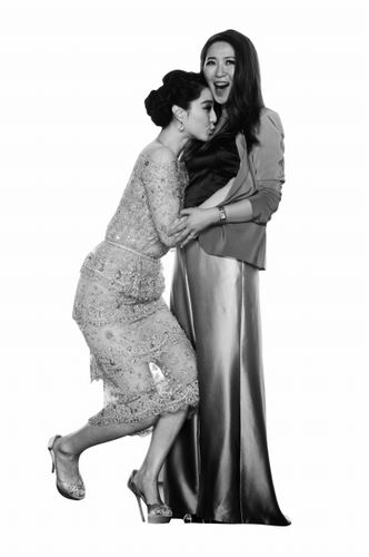 范冰冰当众亲吻女导演胸部