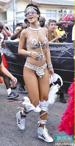 �ٹ�������ˮ��Ȼ����Ը�������Ⱥ��Χ�ۣ�ͼ��