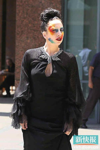 LadyGaga������ͷ������ɫͿѻ���ȷ��㣨ͼ��