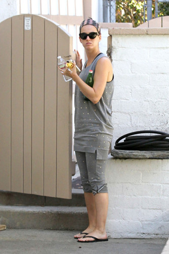 凯蒂•佩里素颜访友穿着似大婶美艳不再(图)