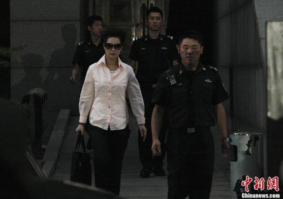 李某某案受害人律师:李某某庭上认错但不认罪
