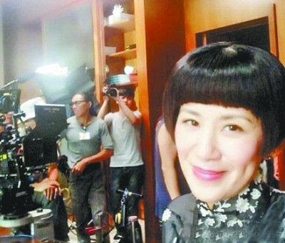 吴君如强势回应老公闺蜜风波网友:这才是正室样