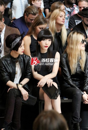 吴莫愁亮相纽约秀场自称来自中国的90后(图)