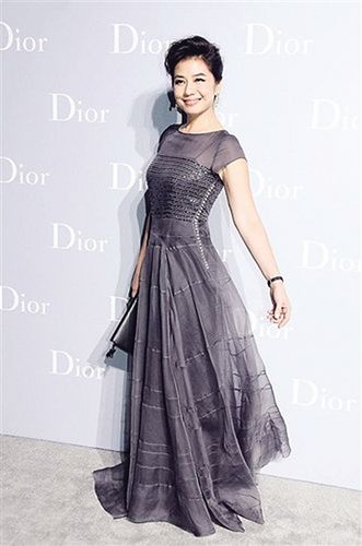 钟楚红否认与张曼玉不和:常会短信等方式联络