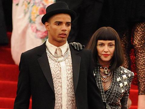 ��������С�����Ѷ��鷢���˷��ϣ�ͼ��