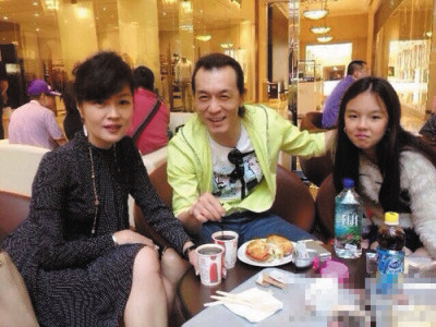 李咏哈文一家三口游澳门 享受悠闲假期(图)