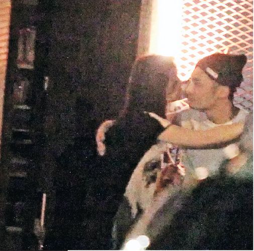 余文乐与混血女热聊遭猜疑2人拥抱照曝光(图)