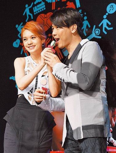 陶喆澄清与模特绯闻自曝有女友:不姓简(图)