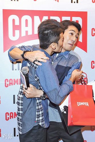 周柏豪遭男粉丝强吻吓到面容扭曲(图)