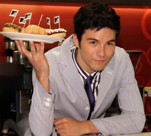 ��С��������Ь�����˺���ָ����Χ��·�˱���ƽ