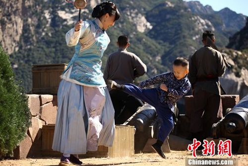 杨志刚带儿子演《打狗棍》:看他演比我上都紧张