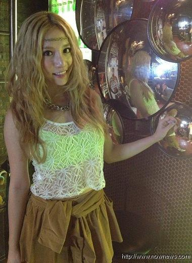 ̨Ů�����س��Ӱ�����Լ����Ů���У��¸�50��