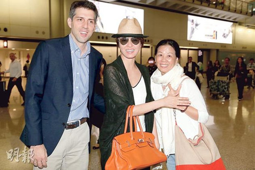 梁咏琪送杨采妮陶瓷天使称婚礼充满开心与泪水