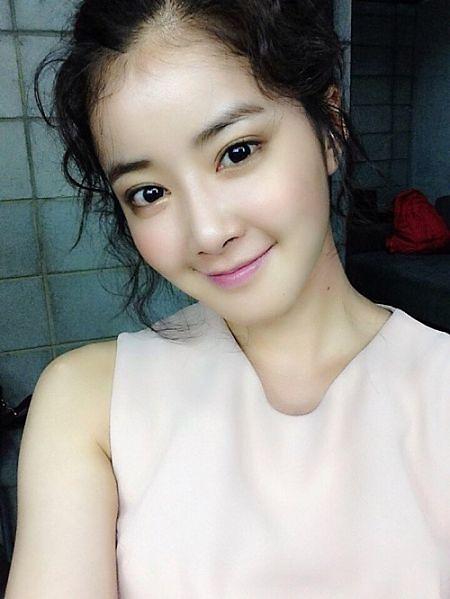 “金刚芭比”李诗英晒甜美自拍照(图)