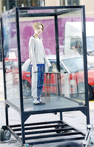 郑秀文闹市拍MV曾花3年走出抑郁病阴霾(图)