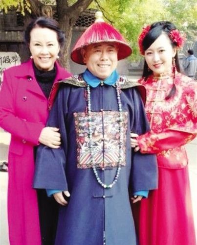 潘长江全家照曝光网友:妻尚如玉,女且如花