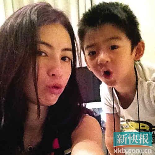 曝张柏芝带儿子逃课出游新加坡(图)