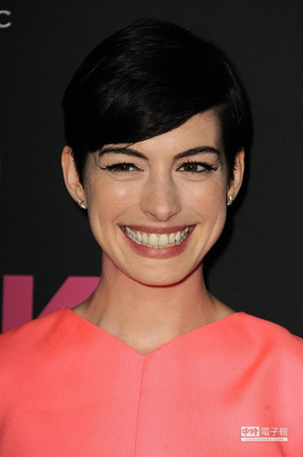 安妮·海瑟薇生日派对无同期影星被称没朋友