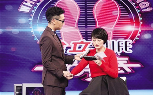 李好娇妻承认怀孕回归主持获老公体贴关怀