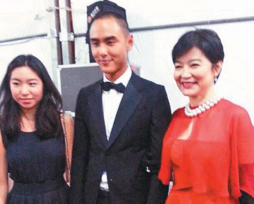 ����ϼ��Ů�͵�������ż������Ӱ��Ц��ͼ��