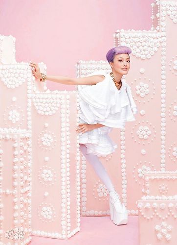 容祖儿拍广告片重拾少女心穿泡泡裙卖萌(图)