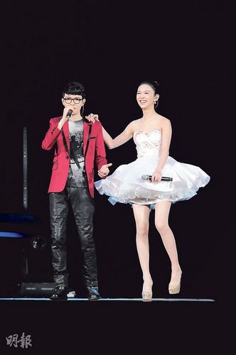 ����ͬ�����Ů��Ѧ������̨ͬ�����ҳ�����ͼ��