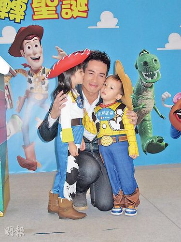 ������12�½������º����������ҵĻʵ��У�ͼ��