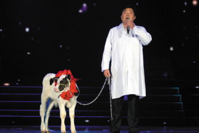 2008年《星光大道》总决赛上,以高亮的嗓音演绎了一首张雨生《大海