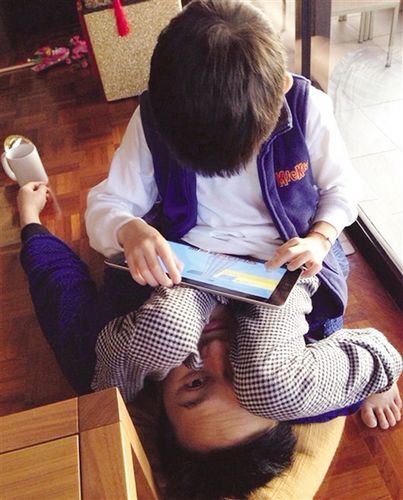 袁咏仪晒老公儿子玩闹照坦言:罢免上“爸爸”机会