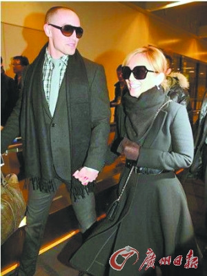 ���鲽ǣ��δ�����ձ������з����Ľ�˶��ͼ��