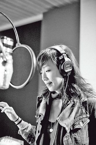 林忆莲旧歌被男友重新编曲黑白MV照曝光(图)