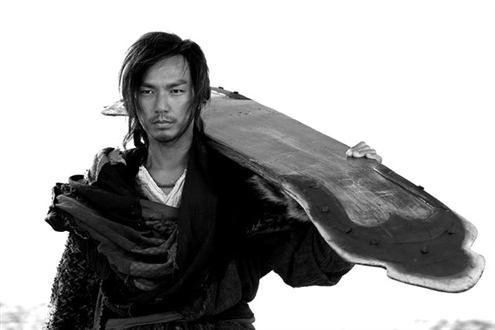 网友吐槽乔峰是扛着滑板从山上下来12月22日,赖水清执导的新版《天龙