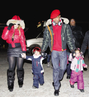 玛利亚·凯莉圣诞节前夕携家人亮相街头(图)