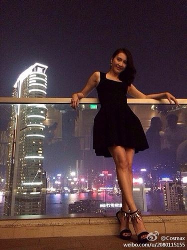 黎姿晒美腿照迎新年总结2013发感言(图)