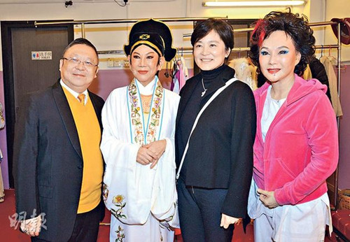 林青霞低调捧场《梁祝》中场到后台探班(图)