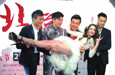 Ӱ�桰������������˼��Ϊ��ɫ���ǰ�ɶԣ�ͼ��