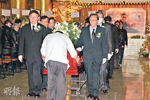 著名编剧吴昊出殡好友负责扶灵(图)