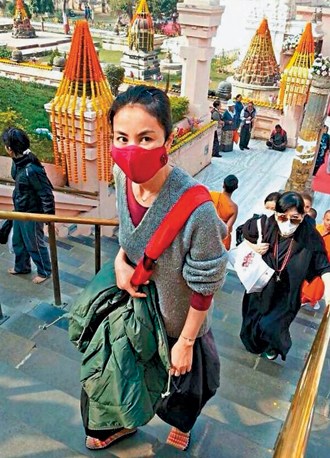 ����ӡ�ȳ�ʥ���ع⴩ƽ��װ����ɫ���֣�ͼ��