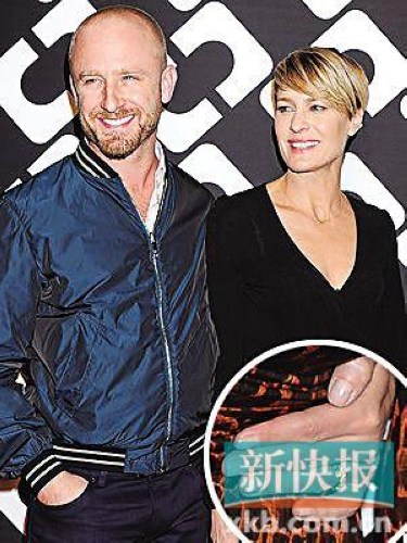 《纸牌屋》女星与小14岁男友订婚(图)