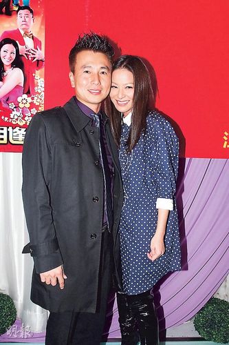 滕丽名婚后不设防"造人" 庆38岁生日与老公互吻