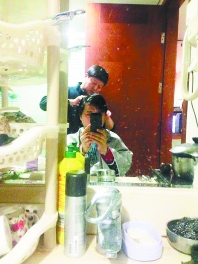 ����Ԫɹ�����պ��������ӣ�ͷ����,�ɳ�ͥ��ͼ��