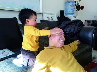潘长江:搂着外孙看春晚,比啥都开心(图)
