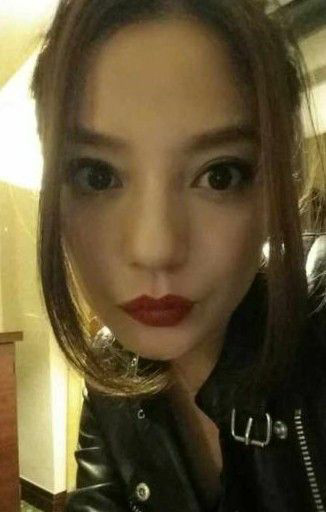 赵薇晒酷帅朋克造型烈焰红唇抢镜(图)