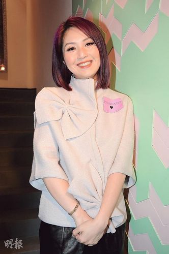 杨千嬅遭丁子高投诉“肥”努力减肥跟老公一起健身