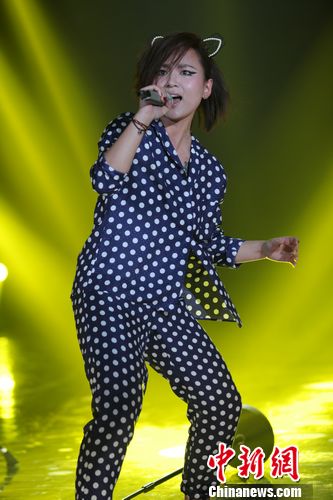 韦唯帮干女儿周笔畅抽中好签邓紫棋称也想认干妈